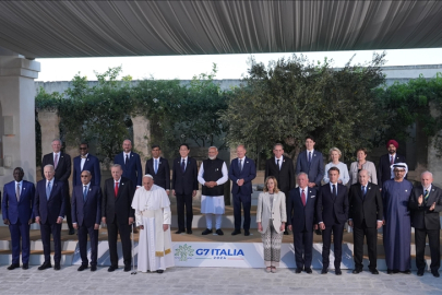 Cumhurbaşkanı Erdoğan ve liderler G7 aile fotoğrafı çekimine katıldı